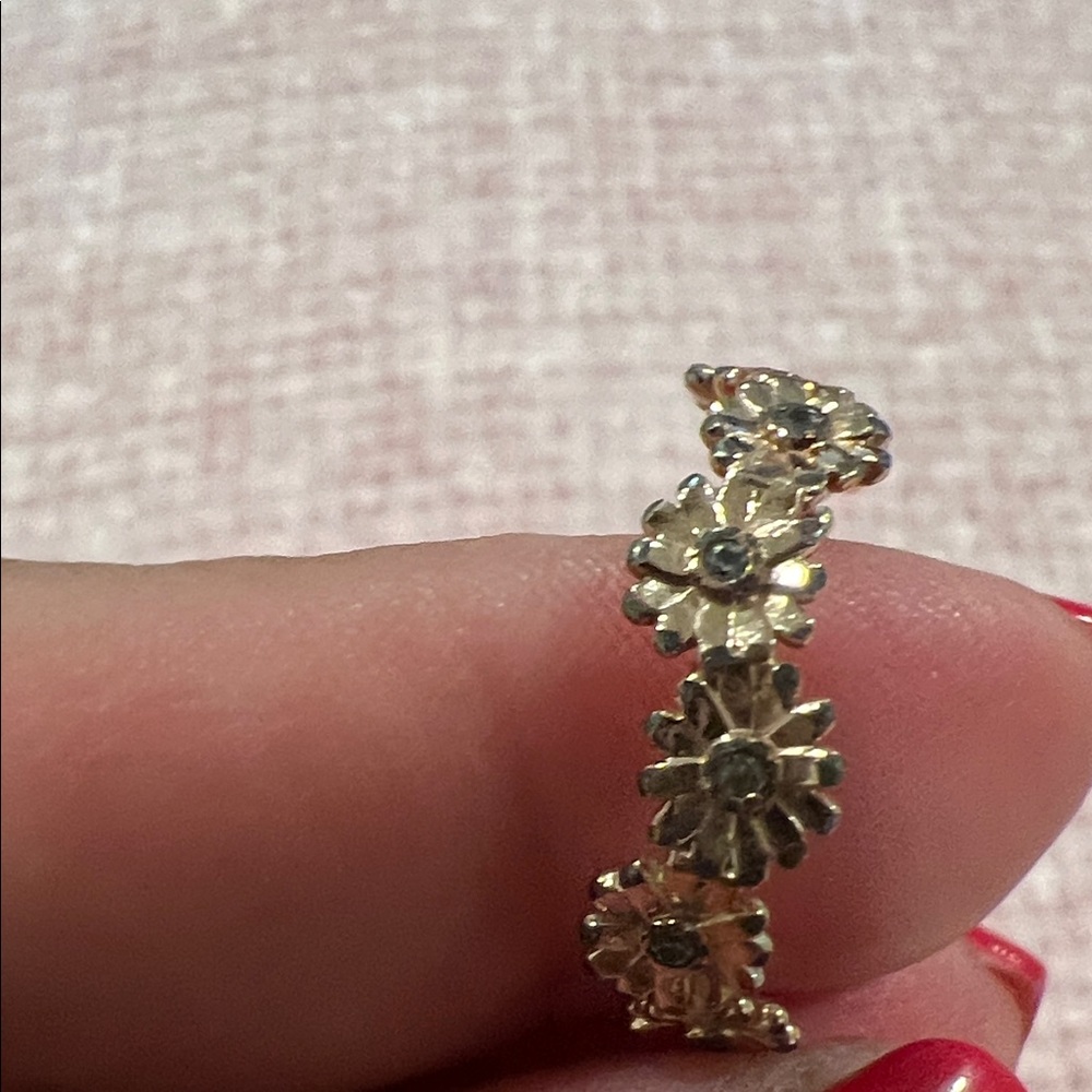 Pandora Gold and Silver Daisy Ring - Picture 3 of 15